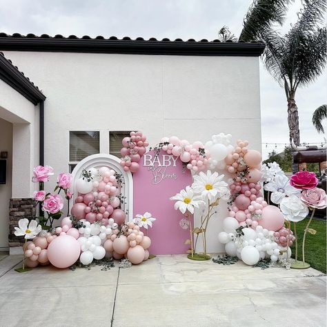 Decoration price: 3,900 aed. #decoration #dubaiballoons #dubaidecoration #balloons #event #decor #balloondecor #dubaievents Floral Balloons, Balloon Backdrop, Event Decor, Dubai, Balloons, Floral