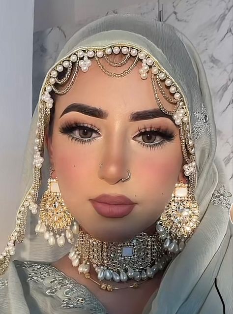 pakistani girl Pakistani Wedding Makeup Simple, Wedding Guest Makeup Pakistani, Pakistani Wedding Makeup, Makeup Pakistani, Pakistani Hair Accessories, Soft Pakistani Makeup Look, Party Makeup Looks Pakistani Wedding, Party Makeup Pakistani, Barat Makeup Look Pakistani