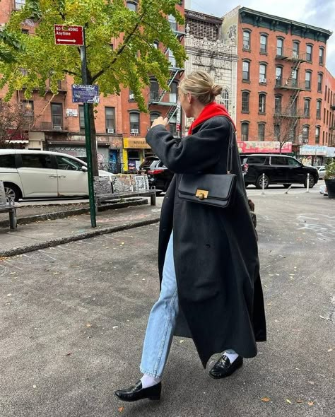 Long Wool Coat Outfit, Black Wool Coat Outfit, Long Black Coat Outfit, Wool Coat Outfit, Black Coat Outfit, Long Coat Outfit, Winter Coat Outfits, Black Trench Coat, Knee Length Coat