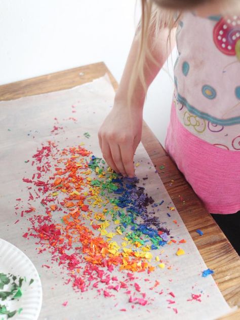 Crayon Shavings in Rainbow Pattern Crayon Shavings Wax Paper, Paper Crafts For Toddlers, Paper Crafts For Kids Easy, Wax Paper Crafts, Melted Crayon Crafts, Rainbow Crayon, Making Crayons, Paper Rainbow, Parchment Paper Craft