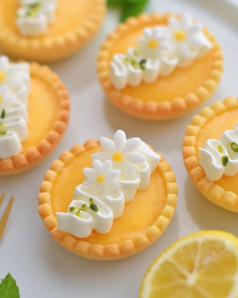 Elegant Desserts Beautiful, Mini Lemon Tarts, Bloom Perfume, Strawberry Tarts, Lemon Tarts, Orange Lavender, Tart Dessert, Mini Tart, Pastry Art