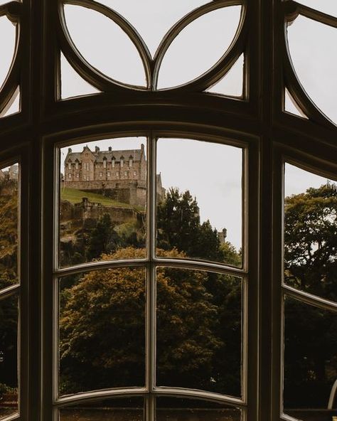 Edinburgh Autumn, Edinburgh Life Aesthetic, Coffee Shop Edinburgh, Edinburgh Scotland Dark Academia, Edinburgh Instagram, Edinburgh Window View, Castle Keep, Princes Street Edinburgh, Folk Stories