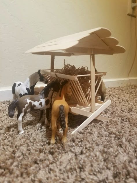 Diy Schleich Horse Saddle, Diy Horse Stable Toy, Schliech Barn Ideas, Breyer Horse Crafts, Schleich Stable Diy, Schleich Set Up Ideas, Toy Horses Schleich, Diy Toy Horse Stable, Schleich Horses Stable Diy