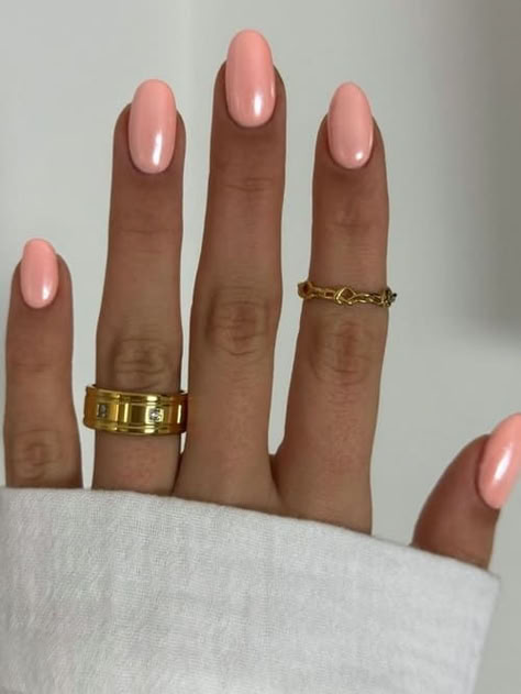 peach nail design: elegant chrome Pink Or Orange Nails, Pinky Peach Nails, Nail Inspo August 2024, Peach Pearl Nails, Nail Color Inspo 2024, Nails To Make You Look Tan, Nail Colors For Tanned Skin, Peach Wedding Nails, August Nails Ideas Almond