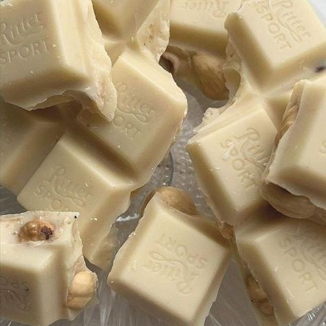 Ritter Sport, Cream Aesthetic, Vanilla Latte, Think Food, Pretty Food, I Love Food, Cute Food, Aesthetic Food, White Chocolate