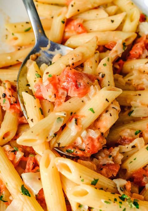 TOMATO CREAM SAUCE FOR PASTA Pasta Sauce With Heavy Cream, Cream Cheese And Tomato, Cream Pasta Sauce, Easy Tomato Recipes, Creamy Tomato Pasta Sauce, Asparagus Pasta Recipes, Pasta With Tomato Sauce, Pasta Sauce Recipes Tomato, Family Pasta