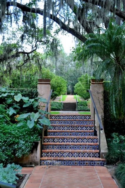 Tiled Garden Steps, Spanish Tile Front Porch, Mediterranean Garden Tiles, Tiled Stairs Outdoor, Mediterranean Stairs, Tiled Steps, Funky Garden, Outside Steps, Mediterranean Gardens