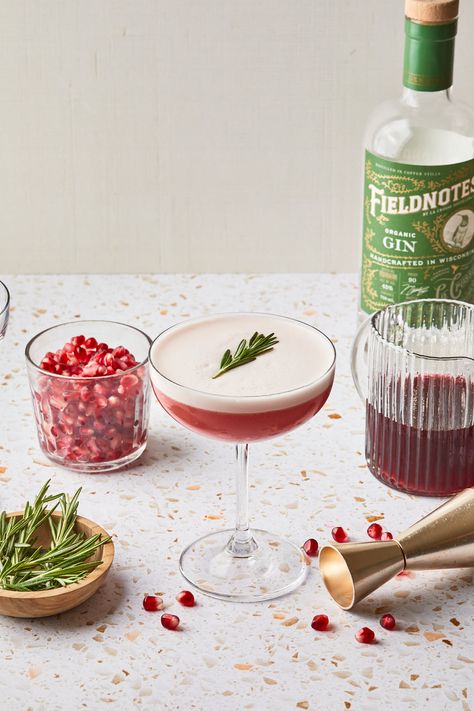 Balancing the bright, sweet and tart flavors of pomegranate with herbal notes of rosemary and crisp, invigorating gin, this rosemary pomegranate gin cocktail is the sophisticated sour cocktail your holiday celebration needs. Thyme Gin Cocktail, Pomogranette Cocktail, Pomegranate Rosemary Gin Fizz, Sparkling Pomegranate Cocktail, Pomegranate Gin, Rosemary Simple Syrup, Gin Lemon, Sour Cocktail, Cocktail Ingredients