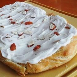 These bars have an easy crust, a buttery almond flavored layer, and an almond icing. Serve as a dessert or as a breakfast Danish. Swedish Kringle Recipe, Kringle Recipe, Swedish Baking, Holiday Baking Cookies, Norwegian Cookies, Breakfast Danish, Recipes Puff Pastry, Danish Kringle, Muffins Savory