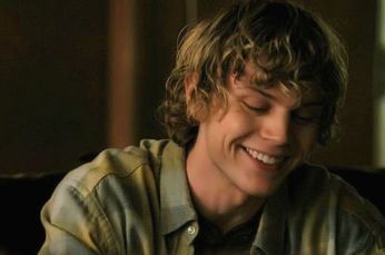 That smile!  #EvanPeters Tate Ahs, John Bernthal, Evan Peters American Horror Story, Tate And Violet, Tate Langdon, Evan Peters, The Perfect Guy, Dream Guy, American Horror