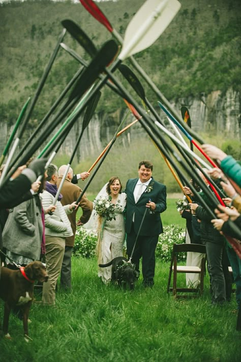 Kayak Wedding Theme, Canoe Wedding Decor, River Wedding Decor, Wedding On The River, River Wedding Ceremony, Lakefront Wedding Ideas, Outdoorsy Wedding Decorations, Kayak Wedding, Simple Outdoor Ceremony