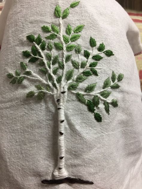 Hand Embroidered Tree, Birch Embroidery, Couch Embroidery, Embroidered Trees, Textile Art Embroidery, Diy Embroidery Patterns, Felt Embroidery, Embroidery Stitches Tutorial, Creative Embroidery