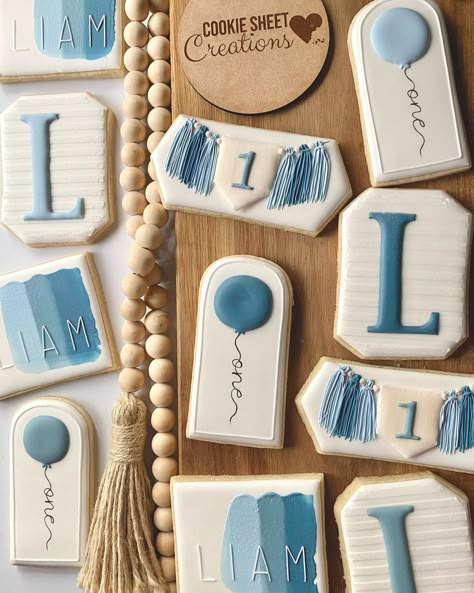 Blue First Birthday Cookies, Simple Royal Icing Cookies, First Birthday Cookies Boy, First Birthday Sugar Cookies, Simple First Birthday, Birthday Biscuits, Birthday Twins, Mr Onederful Birthday, First Birthday Cookies