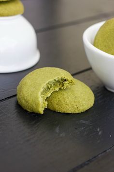 Matcha Green Tea Cookies! No additional food colouring, so perfect "Grinch" cookies for Christmas. كريم بروليه, Green Tea Cookies, Green Tea Dessert, Matcha Green Tea Recipes, Matcha Recipes, Green Tea Recipes, Matcha Recipe, Shortbread Cookie Recipe, Tea Cookies