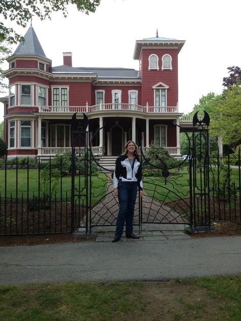 Stephen King's House Bangor Maine Maine Stephen King, Stephen King Tour Maine, Stephen King House, Stephen King It Book, Best Stephen King Books, The Cliff House Maine, Bangor Maine, Misery Stephen King Book, Bangor