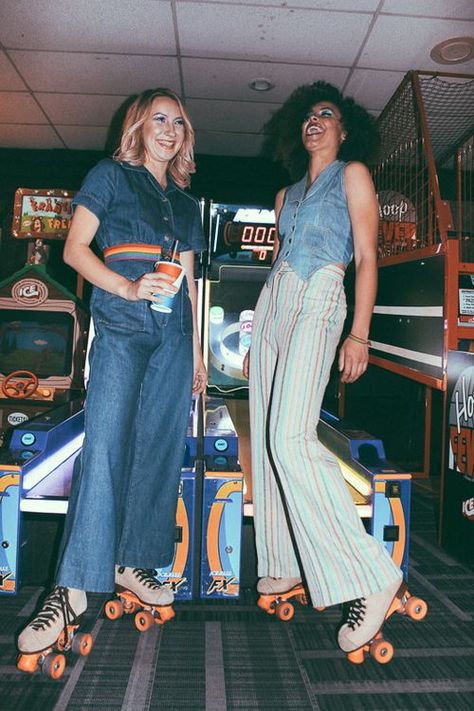 lulufrost: VINTAGE PHOTO FRIDAY Roll slow homies 80’s Aesthetic, 70s Mode, Fashion 60s, Outfit Essentials, Roller Disco, Mode Hippie, 70s Aesthetic, Fotografi Vintage, 80s Vibes