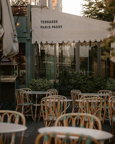 Another sunny cold morning in Paris #paris #parisjetaime #parisjetadore #parismood #parisfrance #parisvibes #parislover #parisphoto… | Instagram Paris Minimalist, Morning In Paris, Paris Mood, Paris Vibes, Cold Morning, Paris Paris, Paris City, Paris Photos, Paris Street