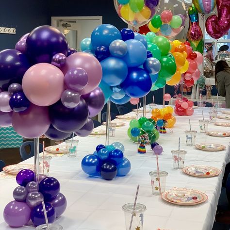 Plush Centerpiece Ideas, Mini Balloon Centerpiece, Table Balloon Centerpieces, Balloon Structures, Balloon Topiary, Balloon Table Centerpieces, Deco Ballon, Balloon Designs, Island Party