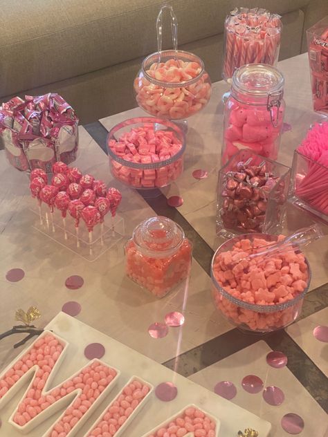 Pink Snack Bar Ideas, Pink Snacks For Birthday Party, Pink Slumber Party Decorations, Sleepover Set Up Ideas Food, Sleepover Desserts, Birthday Snack Bar, Pink Sweet 16 Food Table, Pink Birthday Snack Table, Pink Party Candy Table