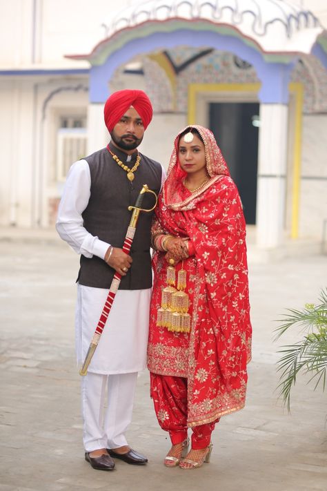 Punjabi Couple Wedding Dress, Punjab Traditional Dress, Punjabi Traditional Dress, Sculpture Composition, Punjabi Wedding Dress, Dress Illustration Art, Couple Dresses, Dresses Images, Punjabi Wedding Couple