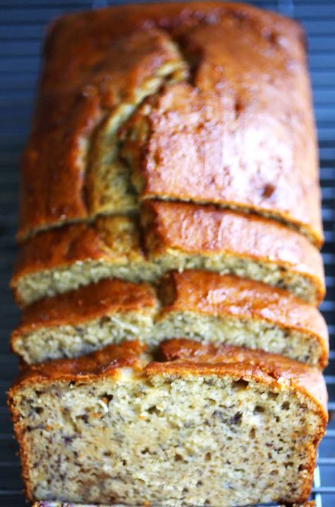 Easy Banana Bread Banana Bread Recipe Using Vegetable Oil, Banana Bread With Vegetable Oil, Banana Bread Recipe With Oil, Easiest Banana Bread Recipe, Cakes Made With Oil, Banana Bread With Oil, Banana Bread Recipe Easy Moist, Banana Bread Recipe Moist, Easy Banana Bread Recipe