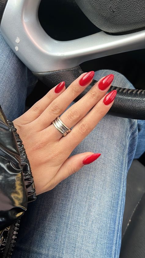 Red Nail Designs Almond Shape, Round Nails Red, Red Round Acrylic Nails, Red Nails Round, Oval Nails Red, Oval Red Nails, Plain Red Nails, Red Round Nails, Light Red Nails