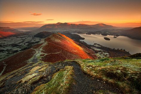 First Light on Catbells and Skiddaw Martin Lawrence, The Bucket List, Lake Landscape, Peak District, The Lake District, Dream Places, Abstract Landscapes, Panoramic View, Holiday Cottage