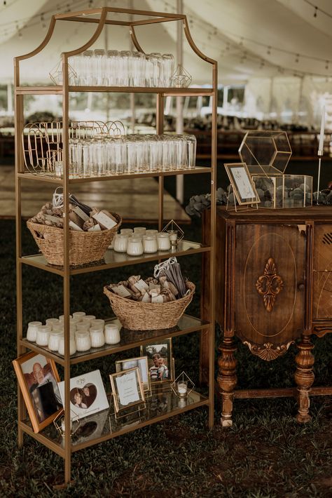 Wedding Ideas Old Fashioned, Vintage Style Party Decorations, Antique Dresser Wedding Decor, Vintage Wedding Reception Decorations, Vintage Woodsy Wedding, Vintage Bar Wedding, Antique Gold Wedding Decor, Victorian Style Wedding Decorations, Southern Vintage Wedding