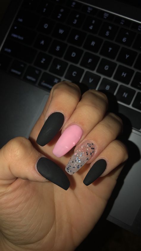 Black And Blush Pink Nails, Black And Pink Holographic Nails, Sweet 16 Nails Pink And Black, Black And Light Pink Nails Acrylic, Light Pink And Black Nails Ideas, Black Gel Nails Coffin, Cute Nails Acrylic Black And Pink, Hot Pink And White Nails Short, Black And Pink Nails Ideas Glitter