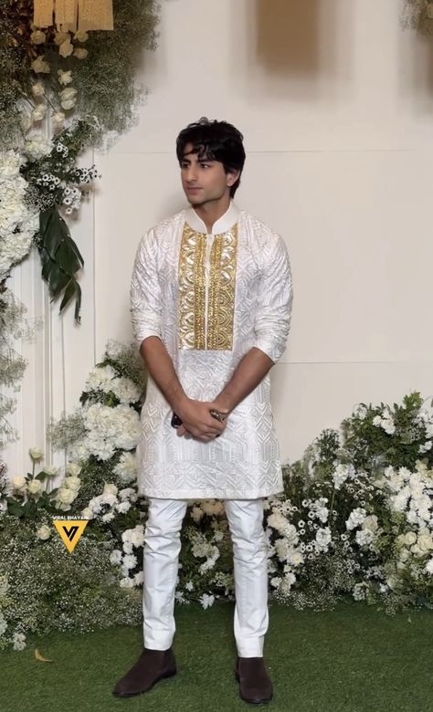 Ibrahim Ali Khan, Indian Wedding Clothes For Men, Mens Indian Wear, Mens Kurta Designs, Mens Kurta, Wedding Clothes, Manish Malhotra, Mens Fashion Classy, Indian Clothes