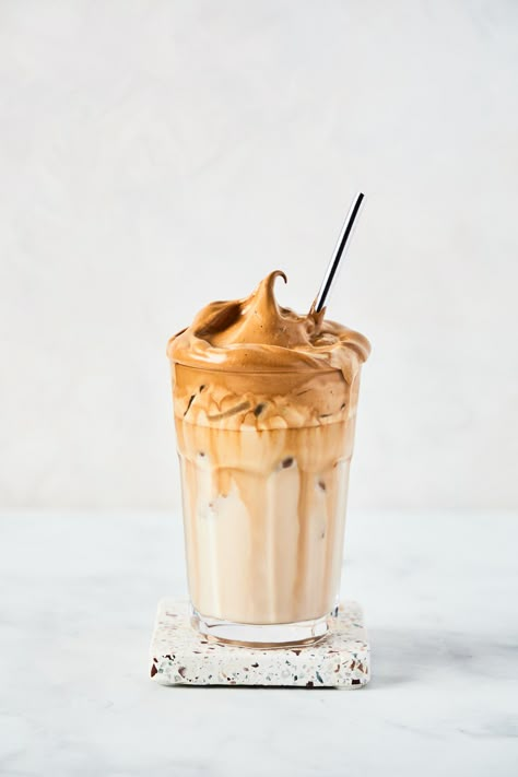 Frappe Photography, Frappe Coffee, Drinks Photography, Coffee Photo, Coffee Shop Photography, Iced Coffee Drinks, Luxury Coffee, Coffee Obsession, Food Drink Photography