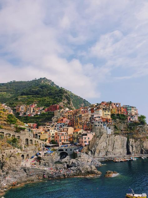 Cinque Terra, Coast Of Italy, Cliff Side, Minecraft Inspiration, Northern Italy, Beach Town, Art References, West Coast, Destiny