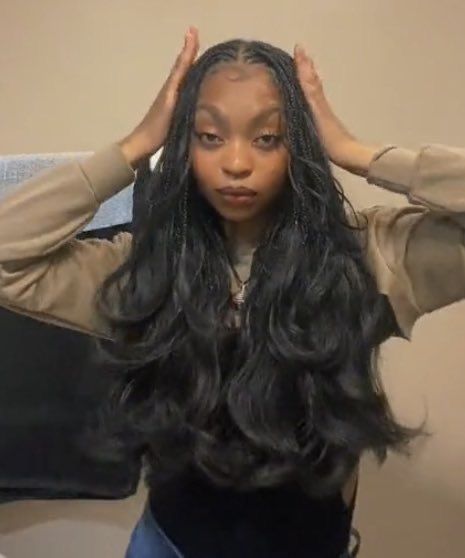 Homecoming Black Hairstyles, Different Box Braid Styles, Yaky Pony Braids, Back To School Black Hairstyles, Long Dolly Braids, Vintage Black Women Fashion, Protective Styles With Bangs, Moesha Hair, Braids Wolf Cut