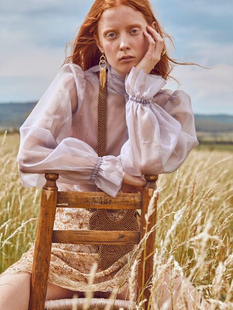 Laura Roth Poses Outdoors in Dreamy Looks for Vogue Ukraine Vogue Ukraine, Outdoor Shoot, Vogue Spain, Ootd Photography, Designer Tshirt, Lifestyle Women, Shopping Design, Model Streetstyle, Outdoor Photoshoot