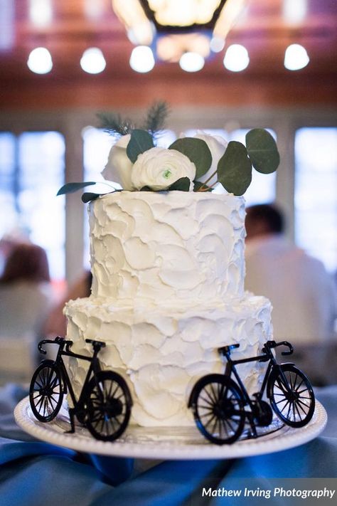 Foggy Wedding, Bicycle Wedding Cake, Bike Cakes, Bicycle Wedding, Bike Wedding, Wedding Mountain, Golden Colorado, Wedding Stories, Country Weddings