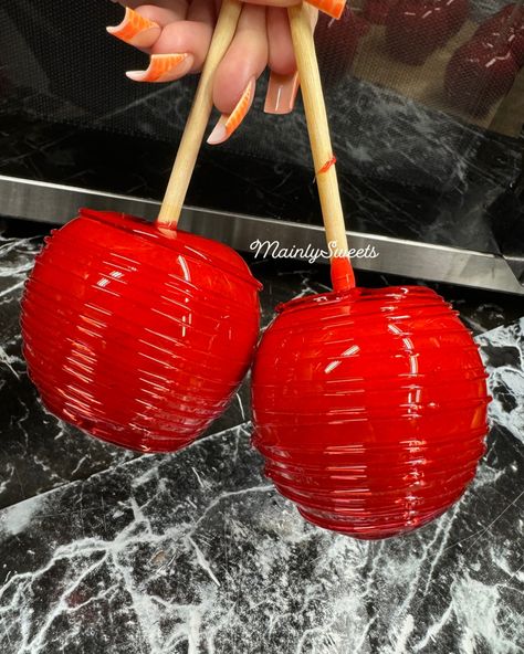 Candy Apples 🍎 - - - - #fyp #treatmaker #foryou #louisvilleky #explore #trending #sweets #explorepage #treats #candiedfruit #candiedapples #candyfruit #candyapples #apples Valentines Candy Apples, Fall Candy Apples, Candy Apples Ideas, Gourmet Candy Apples, Treat Maker, Candy Apple Recipe, Candied Apples, Box Cookies, Candy Caramel