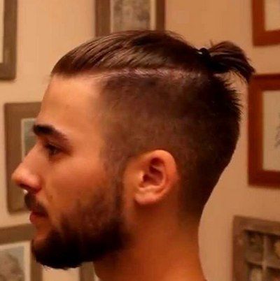 From Side Man Top Knot with Beard Man Top Knot, Top Knot Hairstyles Men, Mens Bun, Australian Hairstyles, Top Knot Undercut, Bun Hairstyles For Men, Tips For Short Hair, Top Knot Hairstyle, Man Bun Top Knot