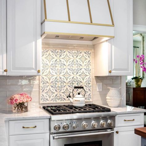 Wouldn't it be fun to prepare for Thanksgiving in this cozy all white kitchen?  Features our Duquesa Catarina hand painted tile over the stove. Design by @christyrdavis.  #walkerzanger #duquesa #whitekitchen Backsplash With White Cabinets, Beautiful White Kitchens, Backsplash Design, Stove Backsplash, White Kitchen Backsplash, French Country Kitchens, Kitchen Backsplash Designs, Rustic Kitchen Design, Backsplash Designs