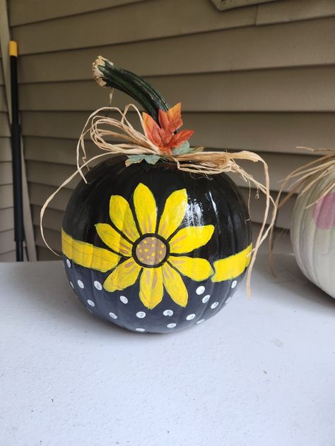 Flower Pumpkin Painting Ideas, Sunflower Pumpkin Painting, Flower Pumpkin Painting, Painting Ideas Sunflowers, Painting Ideas Yellow, Flower Pumpkin, Creative Pumpkin Painting, Grey Pumpkin, Sunflower Pumpkin