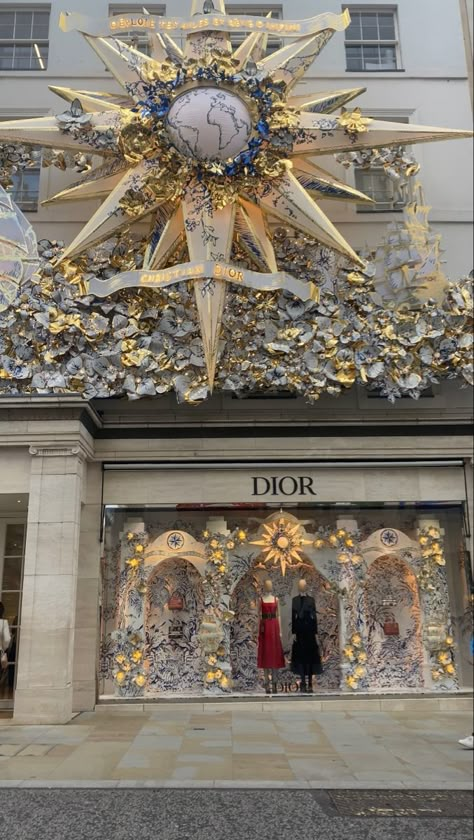 Dior Christmas, Dior Wallpaper, Balcony Decor Ideas, Dior Store, Typo Logo Design, Decor Christmas Home, Luxury Marketing, Small Balcony Decor, Home Decor Christmas