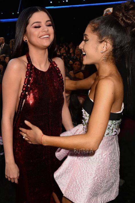 Selena Gomez and Ariana Grande edit (American Music Awards de 2015) Ariana And Selena, Ariana Grande And Selena Gomez, Celina Gomez, Ariana Grande 2015, Content Pictures, Ariana Grande Selena Gomez, Ariana Grande Bra, Kylie Jenner Baby, Storm Reid