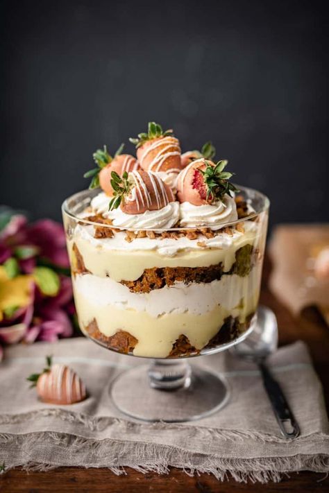 Carrot Cake Trifle, Cream Cheese Carrot Cake, Cake Trifle, Homemade Carrot Cake, Inside Cake, Carrot Cake Cheesecake, Cake Homemade, Trifle Bowl, Trifle Desserts