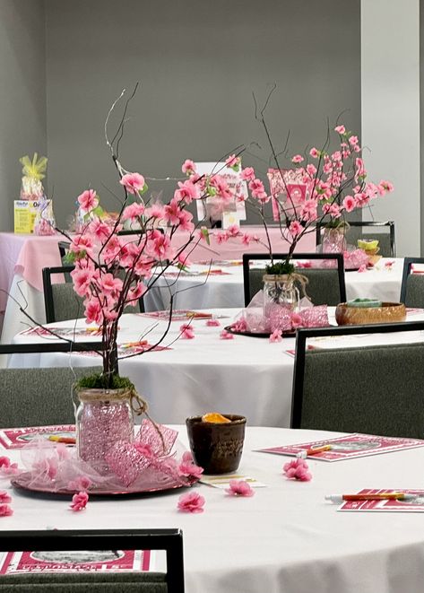 Sakura Themed Party, Japanese Centerpiece Ideas, Cherry Blossom Centerpiece Ideas, Asian Themed Birthday Party, Cherry Blossom Baby Shower Ideas, Cherry Blossom Centerpiece, Japanese Theme Parties, Family Reunion Decorations, Cherry Blossom Party