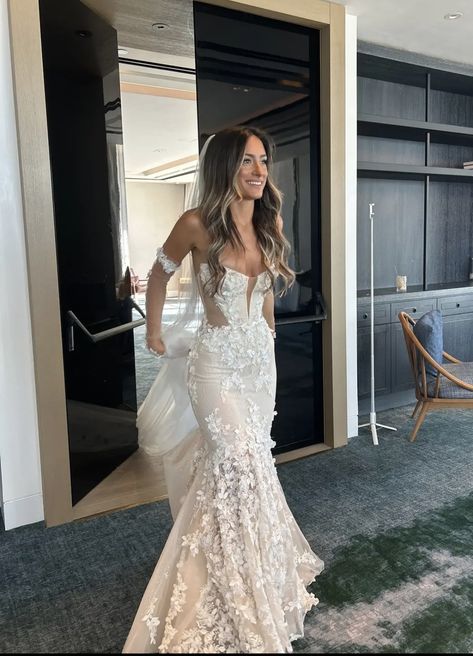 Wedding Dresses Boho Tight, Strapless Body Con Wedding Dress, Fit And Flow Wedding Dress, Maggie Soretto Wedding Dresses, Wedding Dresses And Tattoos, Pretty Mermaid Wedding Dresses, Whimsical Mermaid Wedding Dress, Wedding Dresses Tube Top, Bow In Back Wedding Dress