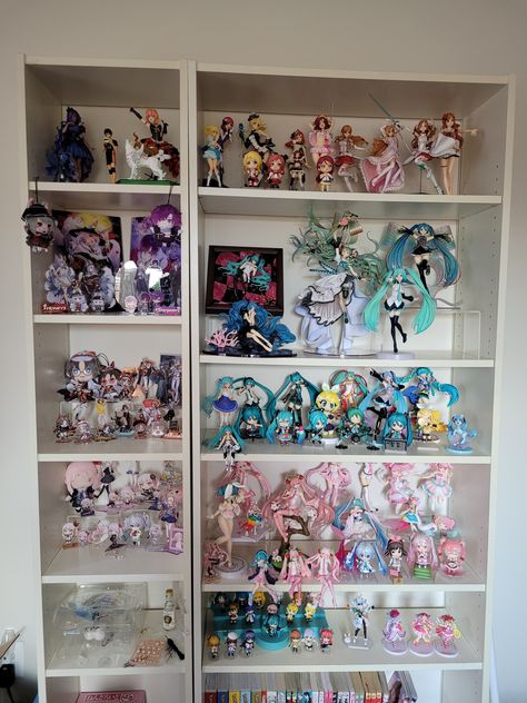 Miku Figure Collection Shelf, Anime Figure Setup, Anime Figures Aesthetic Collection, Hatsune Miku Figure Collection, Anime Figure Display Ideas, Miku Figure Collection, Figure Shelf Display, Figurine Collection Display, Anime Figure Shelf