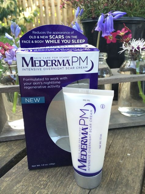 Erase your scars - while you sleep with Mederma PM!  http://www.makeherup.com/2014/04/22/erase-your-scars-while-you-sleep/ Mederma Scar Cream, 2024 Health, Scar Cream, Health Board, Skincare Routine, Old And New, Face And Body, Body Care, Skin Care