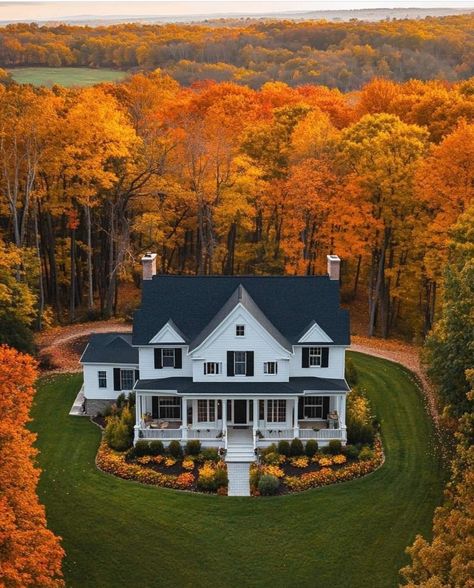 Rustic Farmhouse Kitchen Ideas, Farmhouse Cozy, Tiktok Influencer, Barn House Design, Dream Farmhouse, Farmhouse Kitchen Ideas, Dream Life House, Rustic Farmhouse Kitchen, Fall Farmhouse