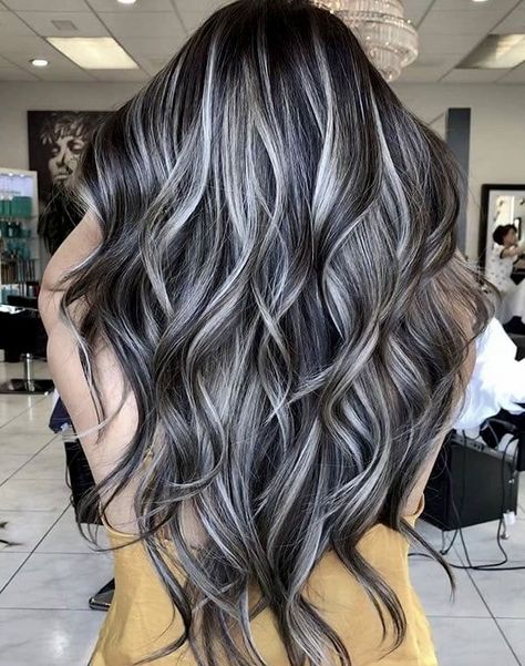 Brown Hair With Silver Highlights, Grey Brown Hair, Grey Hair Color Silver, Silver Hair Highlights, Gray Balayage, Beauty Hairstyles, Dark Hair With Highlights, Silver Hair Color, Blending Gray Hair