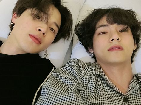 V And Jin, Bts Vmin, Bts Kim, Anniversary Quotes, Fan Fiction, Bts Bangtan Boy, Celebrity Pictures, Foto Bts