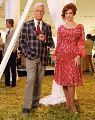 Joan and Roger - Mad Men Mad Men Joan Holloway, Roger Sterling, Mad Men Costume, Mad Men Party, Joan Holloway, Men Character, Celebrity Wedding Photos, Tv Weddings, Empire Waist Gown